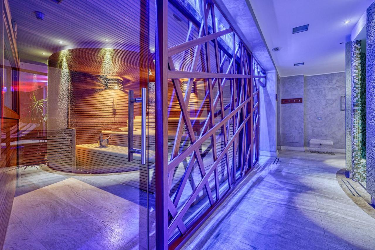 Majestic Hotel Madonna 外观 照片